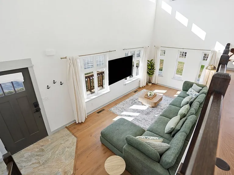 S Lewis Pl — Photo 2