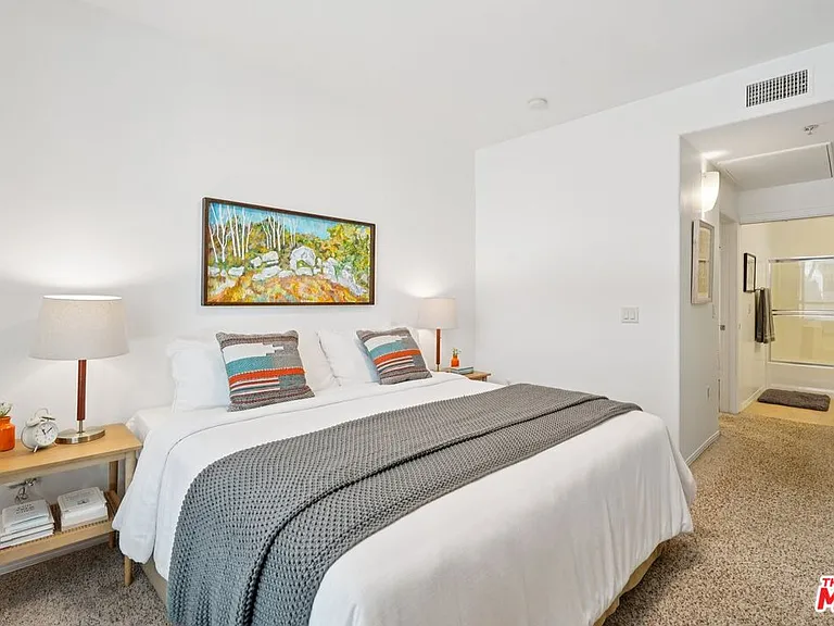 100 S Alameda St #150 — Photo 28