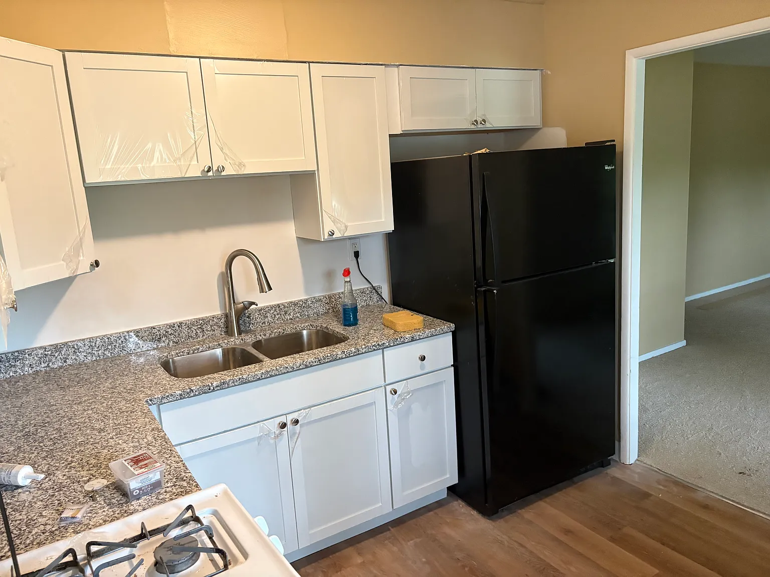 3 bed, 1060 sqft, $2,800 — Photo 2