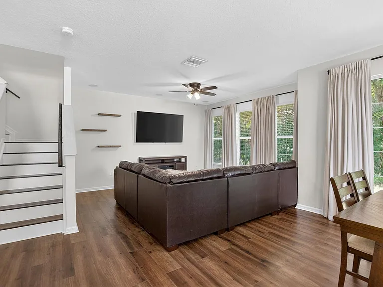 714 Ashentree Dr — Photo 9