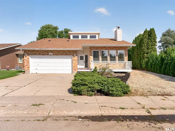 65 Edelweiss Crescent, Moose Jaw, SK S6J 1E4