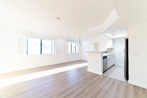 1510 S Barrington Ave #101 Photo 1