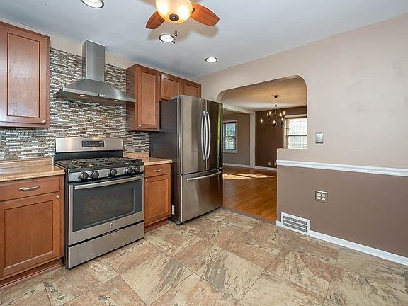 2nd image of 38 Edgewater Dr
