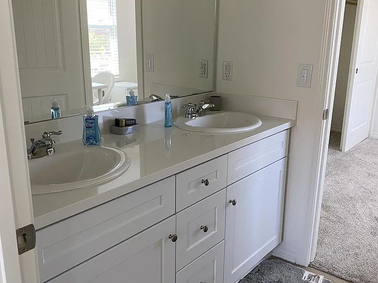 Shared Bathroom - Upstairs