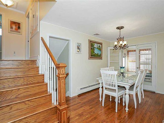4th image of 208 Sullivan Ave