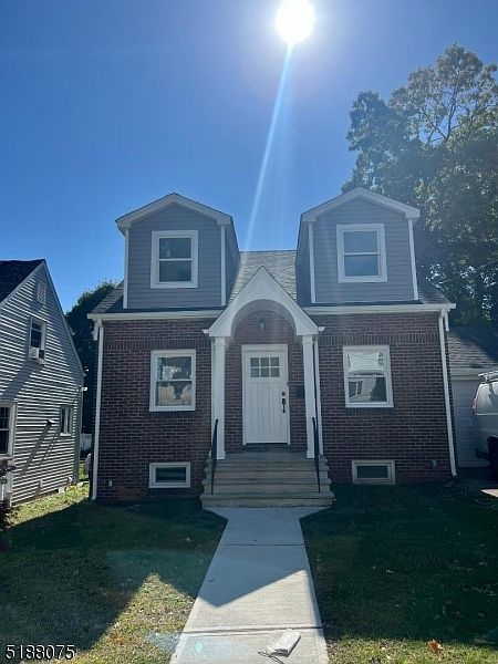 1st image of 239 Luddington Ave