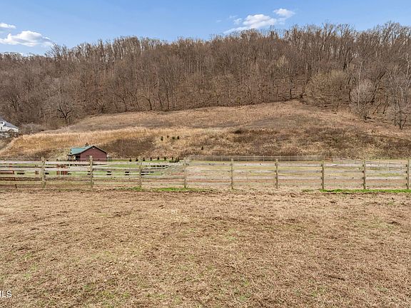 5th image of 124 Bill Crawford Rd