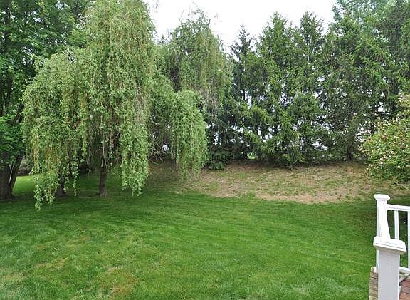 4th image of 31 Airdrie Dr