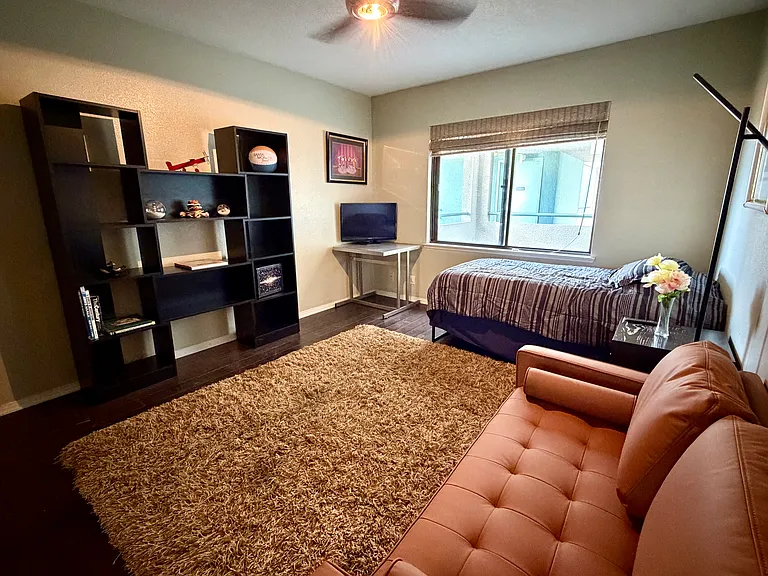 150 Ocean Park Blvd #423 — Photo 10