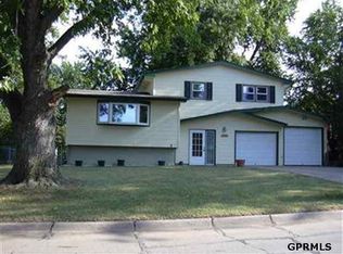 849 Gateway Rd, Elkhorn, NE 68022