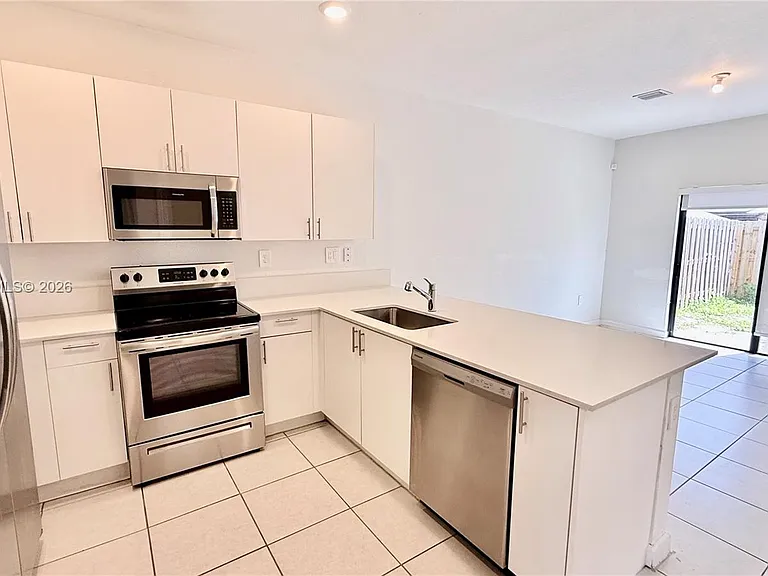 11910 SW 245th Ter #11910 — Photo 5