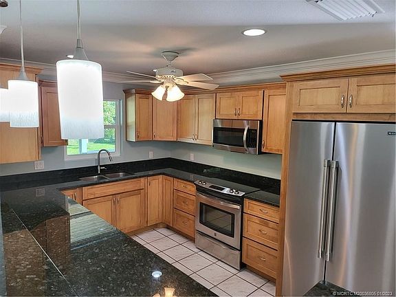 4th image of 1219 SW Ibis St