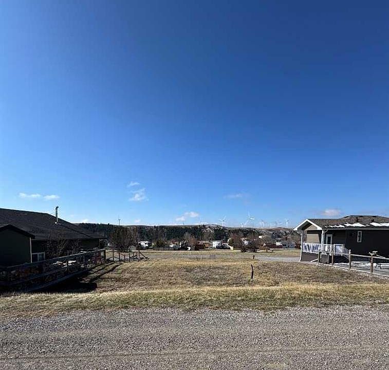 2nd image of 305 Avenue Rural Pincher Crk #9