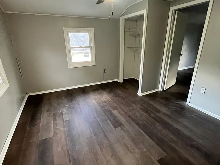 113 N Van Buren St — Photo 8