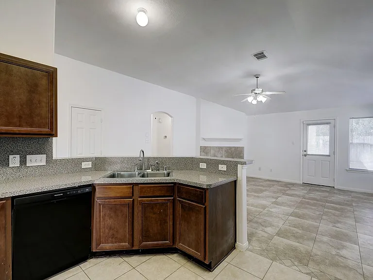 25407 Clover Ranch Dr — Photo 6