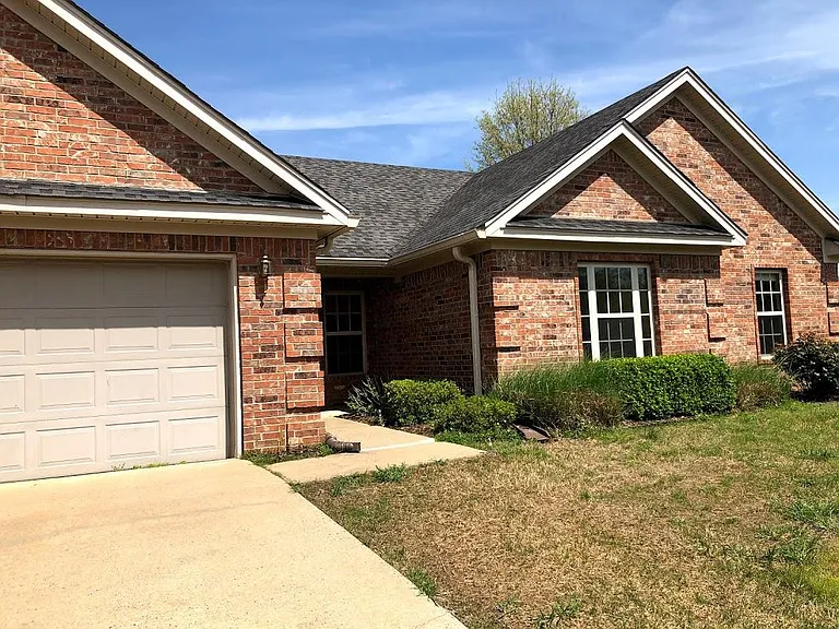 13902 Chrys Cv — Photo 1