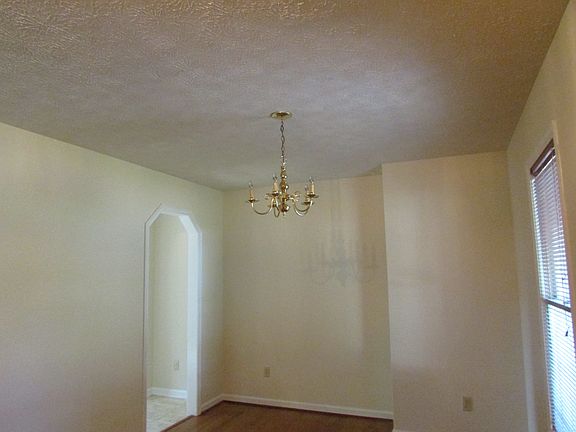 5th image of 6801 Mason Woods Dr
