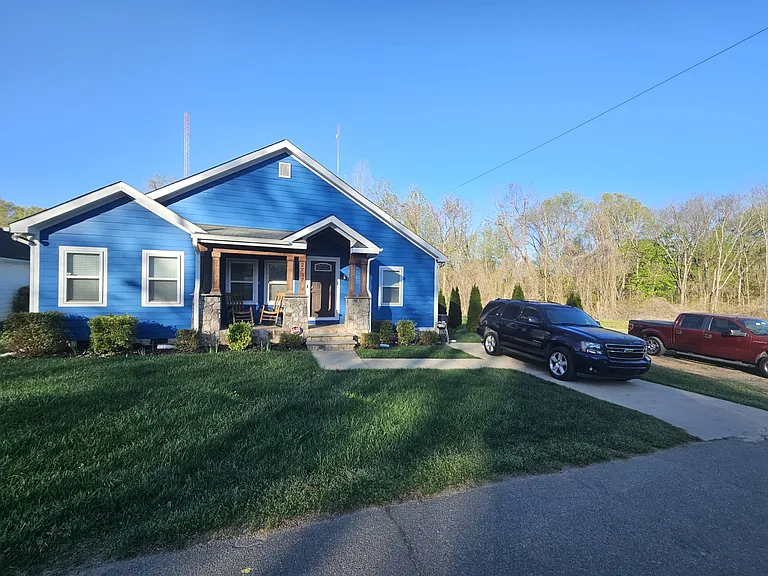 2737 Celia Ave — Photo 2