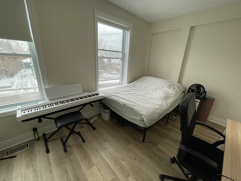 451 Sunnyside Ave — Photo 3