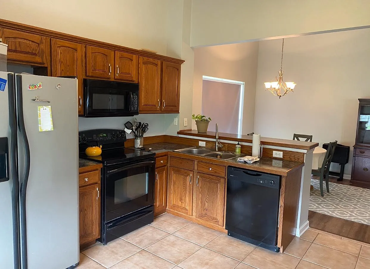 4 bed, 1700 sqft, $1,900 — Photo 3