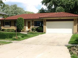 911 Leahy Cir, Des Plaines, IL 60016