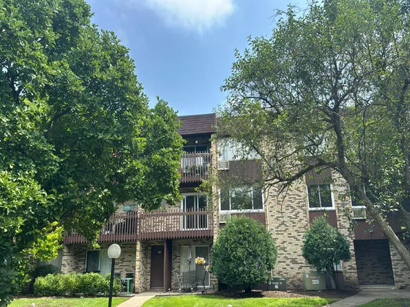 922 E Old Willow Rd APT 210, Prospect Heights, IL 60070