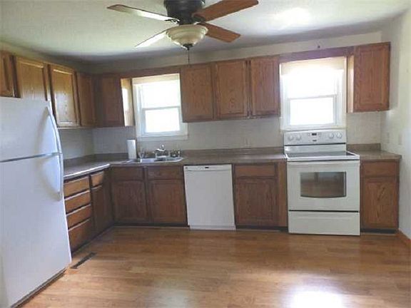 3rd image of 605 S Cherry St