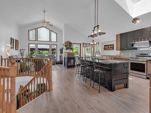 2nd image of 30 Cranston Pl SE