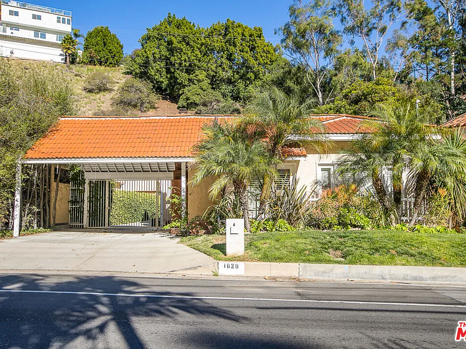 1628 Benedict Canyon Dr