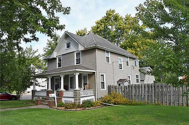 1st image of 469 E Oak St