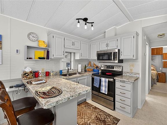 4th image of 15 Limetree Park DR
