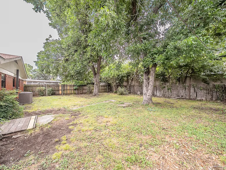 Glenhaven Dr — Photo 30