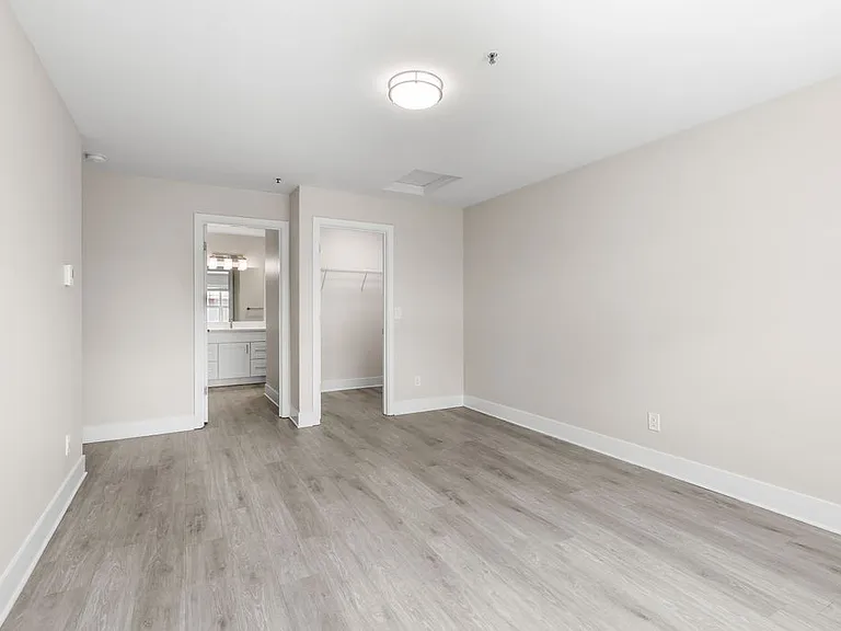 Bradley Park Apartments — Photo 73