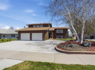 1703 S 35th St, Grand Forks, ND 58201