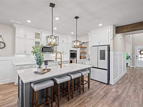 2nd image of 490 Payne Rd