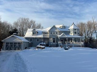 107 Lamine Ln, Combined Locks, WI 54113