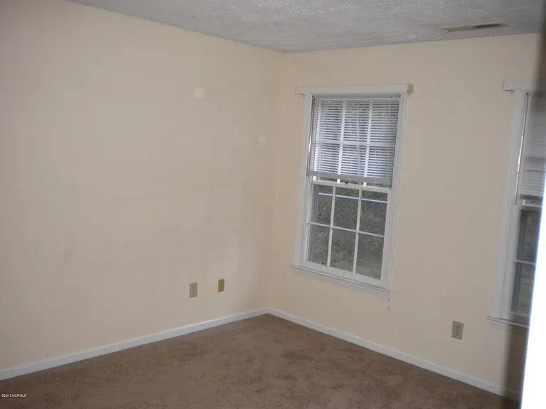 1913 Rolling Ridge Dr — Photo 7