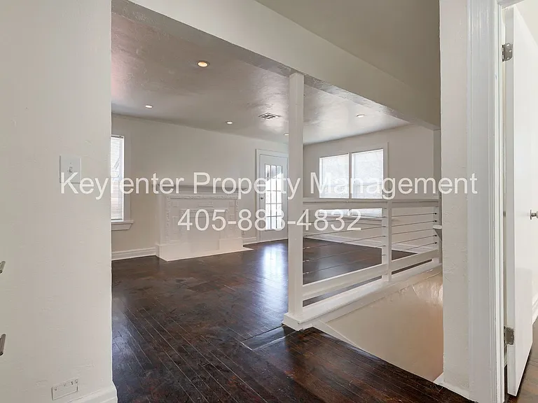 N Gatewood Ave Duplex — Photo 6