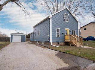 1048 Durfee Ave, Oshkosh, WI 54902