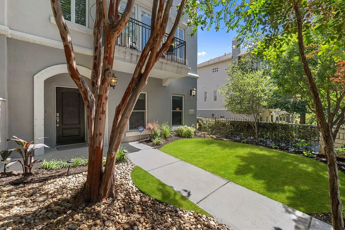 3 bed, 3.5 bath, 2350 sqft, $2,950 — Photo 1