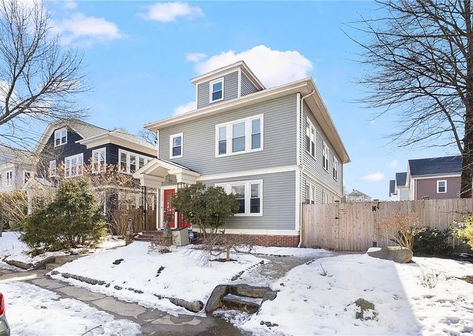 1st image of 121 Evergreen St #121