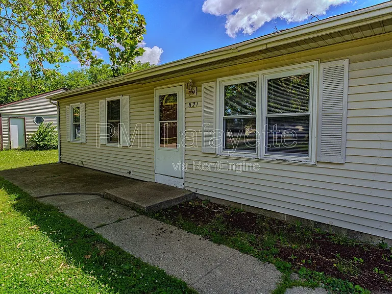821 Julia Ln — Photo 4