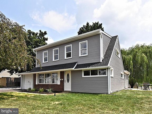 3rd image of 38 Candle Rd
