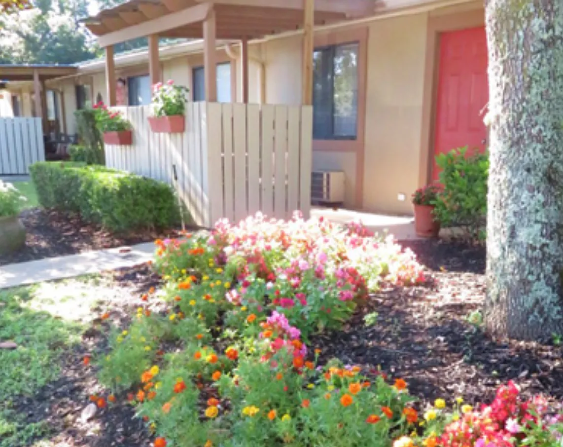 Clara Place Apartments — Photo 1