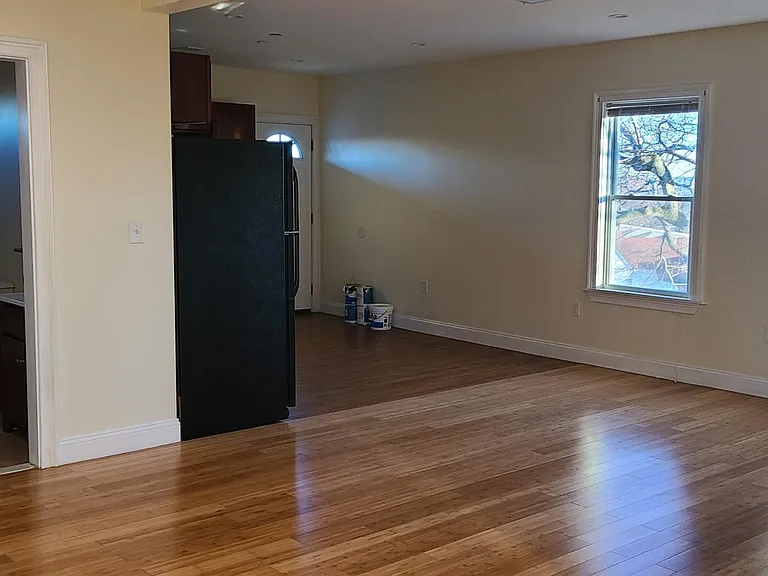 9 Alban St #3 — Photo 6