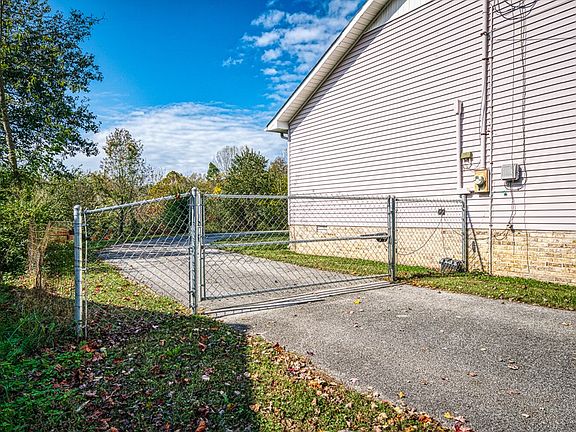 5th image of 3837 Bartlett Dr