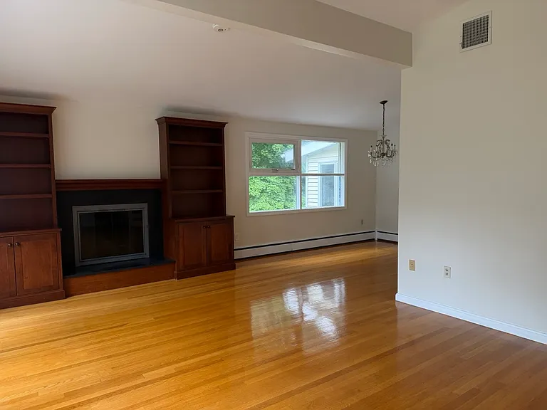 28 Whipple Rd — Photo 1
