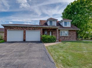 917 W Surrey Rd, Addison, IL 60101