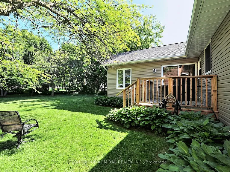 62 May Ave — Photo 42