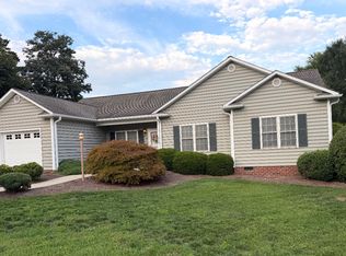 230 N Main St, Denton, NC 27239